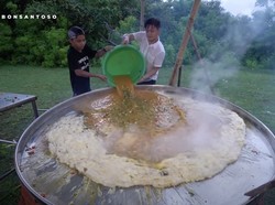 Banjir Pujian! Bobon Santoso Bikin Telur Dadar Pakai 1.500 Telur