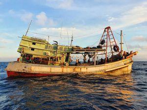 Kembali Curi Ikan Indonesia, Kapal Vietnam Ditangkap Bakamla Kembali Curi Ikan Indonesia, Kapal Vietnam Ditangkap Bakamla