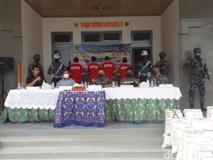 TNI AL Tangkap 4 Penyelundup Papua Nugini di Jayapura, 5 Ton Pinang Disita TNI AL Tangkap 4 Penyelundup Papua Nugini di Jayapura, 5 Ton Pinang Disita