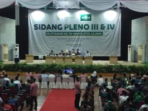 Momen Gergeran Hangatkan Muktamar NU: Sandal Kiai Tertukar