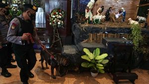 Polisi Sterilkan Gereja di Pekalongan Jelang Misa Natal
