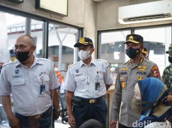 Irwasum Polri Cek Kesiapan Stasiun Surabaya Gubeng Jelang Nataru