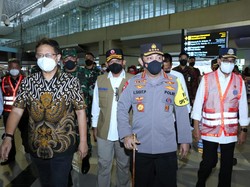Tinjau Bandara Soetta, Kapolri Minta Masa Karantina WNI-WNA Masuk RI Diawasi