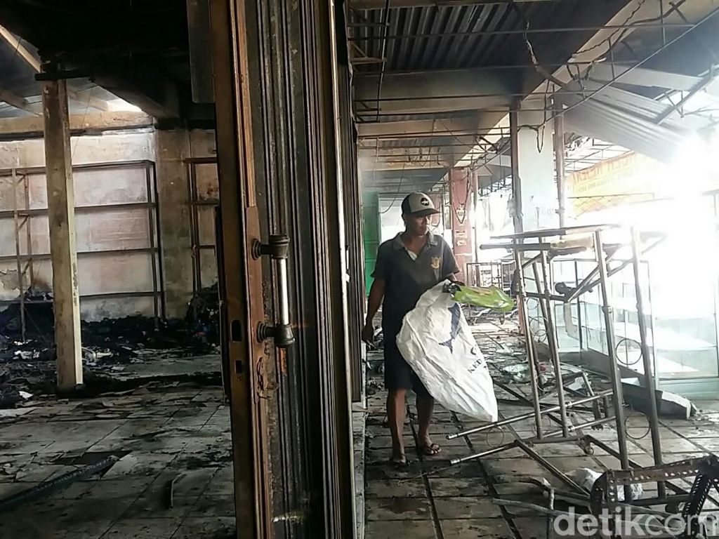 Kepala Pasar Kroya: Api Baru Dijinakkan Jam 04.00 WIB