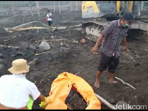 Satu Korban Semeru Ditemukan Tertimbun Abu Vulkanik