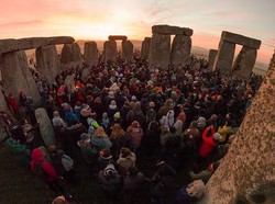 Ahli Duga Stonehenge Dibangun Selaras Pergerakan Bulan, Kenapa?