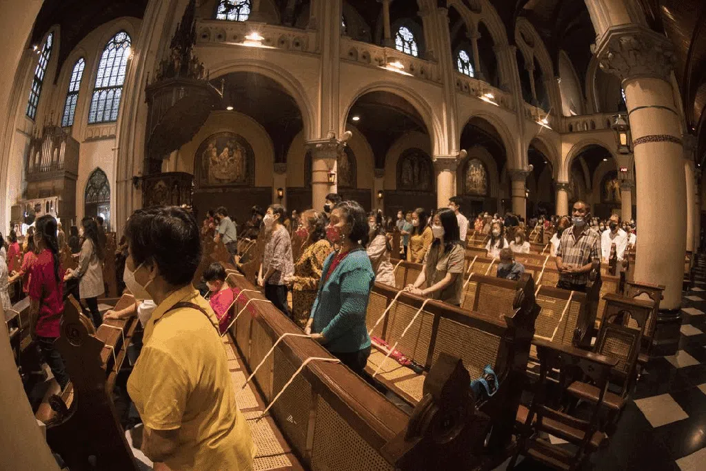 Suasana Misa Malam Natal di Gereja Katedral Jakarta Suasana Misa Malam Natal di Gereja Katedral Jakarta