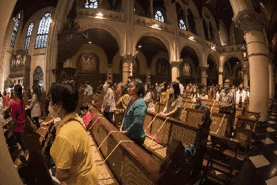 Suasana Misa Malam Natal di Gereja Katedral Jakarta
