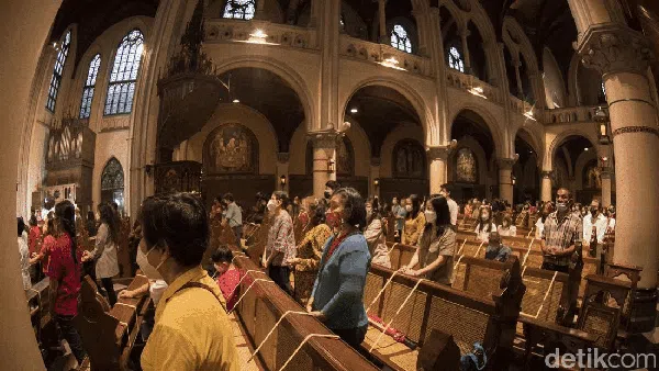 Momen Malam Misa Natal di Berbagai Wilayah Indonesia