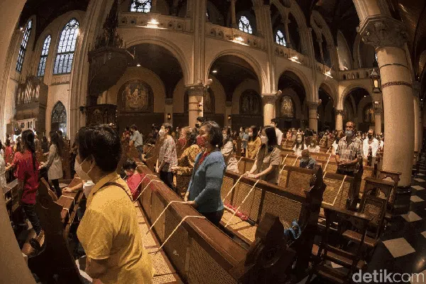 Momen Malam Misa Natal di Berbagai Wilayah Indonesia