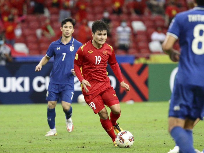Vietnams Nguyen Quang Hai looks to pass during the AFF Suzuki Cup 2020 semifinal first leg match between Vietnam and Thailand in Singapore, Thursday, Dec. 23, 2021. (AP Photo/Suhaimi Abdullah)