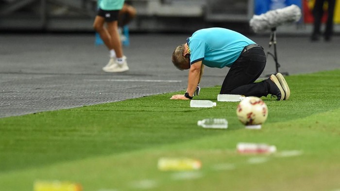 Park Hang-seo Vietnam's coach Park Hang-seo reacts during the first leg of the AFF Suzuki Cup 2020 football semi-final match between Vietnam and Thailand at the National Stadium in Singapore on December 23, 2021. (Photo by Roslan RAHMAN / AFP)