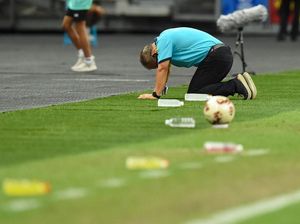 Vietnam Kalah, Park Hang-seo Tertunduk Lemah, Marah, Tengadah