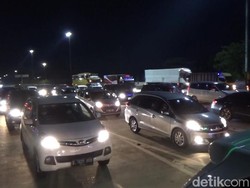 Jumlah Orang Lalu-lalang saat Nataru 2020 vs 2021, Turun Atau Naik?