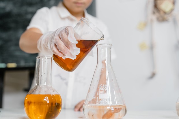 Penting untuk menentukan cara produksi yang paling efisien/ Foto: Pexels.com/MART PRODUCTION Penting untuk menentukan cara produksi yang paling efisien/ Foto: Pexels.com/MART PRODUCTION