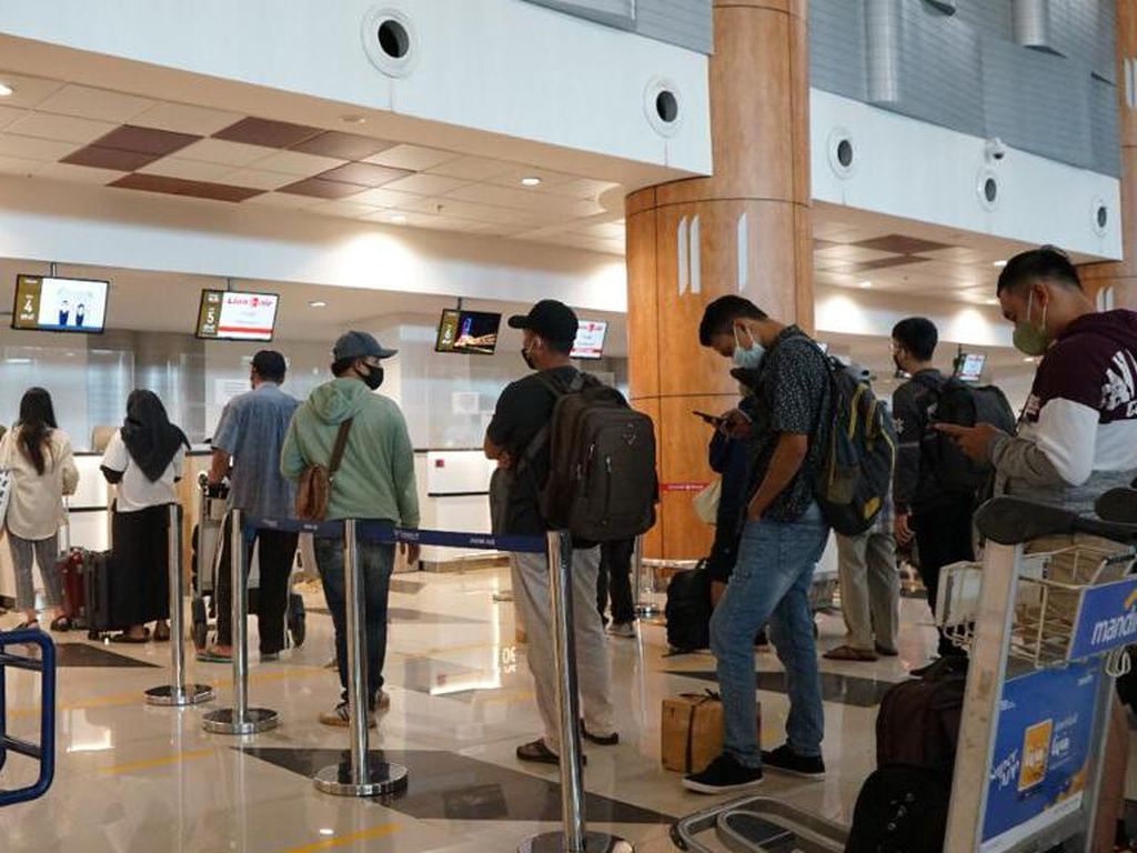 Bandara Juanda Wajibkan Penumpang Sudah Vaksin Dosis 2