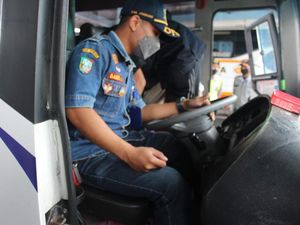 Petugas Gabungan Temukan Dua Bus Tak Laik Jalan di Terminal Jombang Petugas Gabungan Temukan Dua Bus Tak Laik Jalan di Terminal Jombang