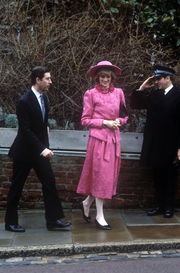 Putri Diana dengan Busana Serba Berwarna Pink