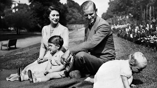An undated photo shows the British royal couple, Queen Elizabeth II, and her husband Philip, Duke of Edinburgh, with their two children, Charles, Prince of Wales (L) and Princess Anne (R).  (Photo from - / AFP)