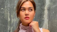 7 Foto Rebecca Tamara yang Jadi Kontroversi Syuting di Pengungsian Semeru