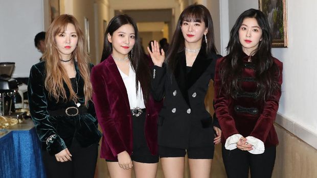 Members of K-pop girlband 