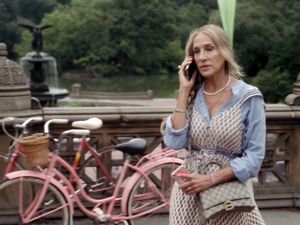 Penampilan Sarah Jessica Parker Pakai Baju Bekas Rp 70 Ribu, Gaunnya Viral Penampilan Sarah Jessica Parker Pakai Baju Bekas Rp 70 Ribu, Gaunnya Viral