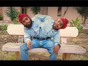 Kisah Kembar Siam Sukses Dapat Pekerjaan Impian, Digaji Dua Kali Lipat