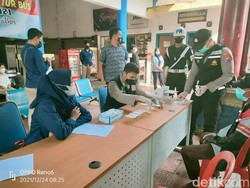 Sopir Terminal Bayuangga Senang Dites Urine: Biar Penumpang Lebih Percaya