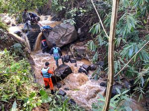 Cari Korban Hanyut di Lembang, Tiga Tim Sisir Sungai Arah Dago