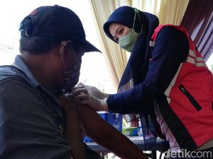 Pos Pelayanan Nataru Kota Pasuruan Diserbu Warga yang Ingin Vaksinasi Pos Pelayanan Nataru Kota Pasuruan Diserbu Warga yang Ingin Vaksinasi