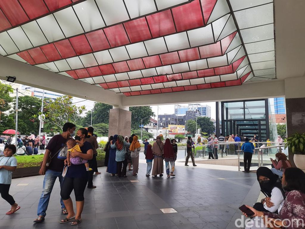 Alun-alun Surabaya Ramai di Libur Natal, Sayang Tak Banyak Pameran Lukisan