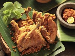 Wajib Mampir! 5 Tempat Makan Ayam Goreng Enak dan Legendaris di Solo