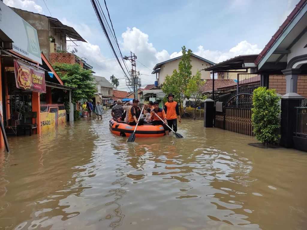 Palembang Diterjang Banjir, Warga Cari Keberadaan Wako-Wawako
