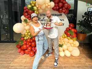 Hangatnya Keluarga Melaney Ricardo dan Tyson Lynch Saat Makan Bareng