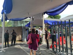 Toleransi Driver Ojol saat Perayaan Natal di Katedral