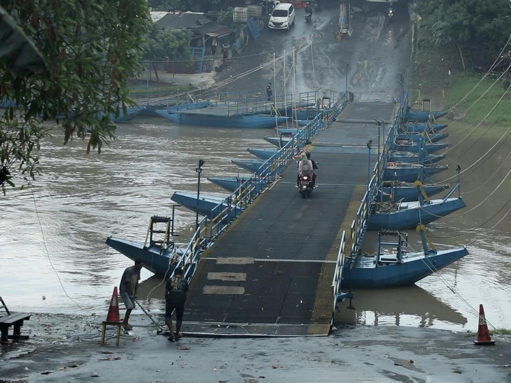 Kisah H Endang Buat Jembatan Perahu Viral Beromzet Rp 25 Juta/Hari
