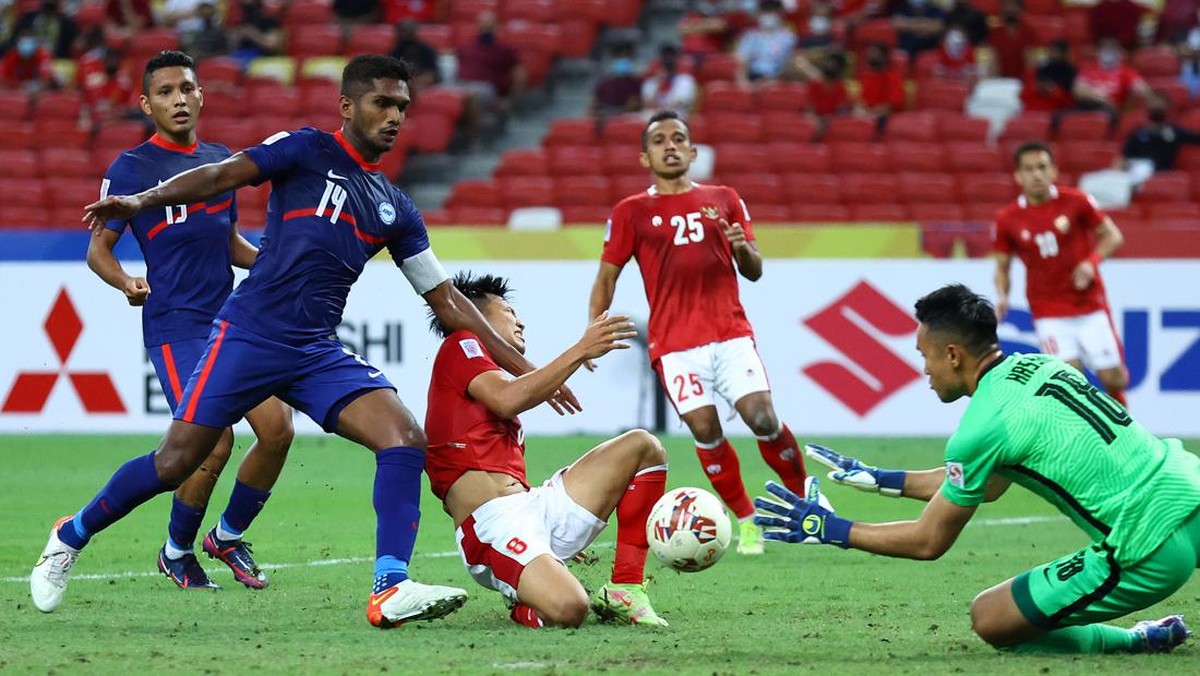 Hassan Sunny gagal membantu Singapura ke final Piala AFF 2020 meski tampil gemilang. (Foto: Getty Images/Yong Teck Lim)
