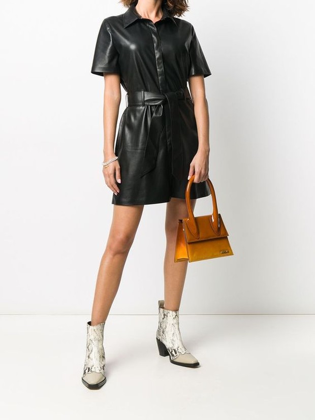 Pakailah aksesoris yang berwarna