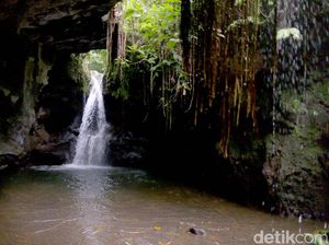 Cantiknya Air Terjun Sarang Walet di Desa Wisata Terindah Dunia