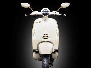 Kolaborasi Vespa dan Dior Lahirkan si Cantik 946 Christian Dior