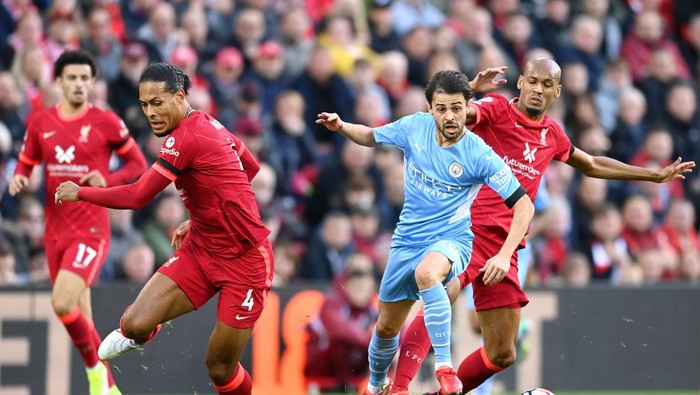 LIVERPOOL, ENGLAND - OCTOBER 03: Bernardo Silva of Manchester City breaks away from Fabinho and Virgil van Dijk of Liverpool during the Premier League match between Liverpool and Manchester City at Anfield on October 03, 2021 in Liverpool, England. (Photo by Michael Regan/Getty Images)