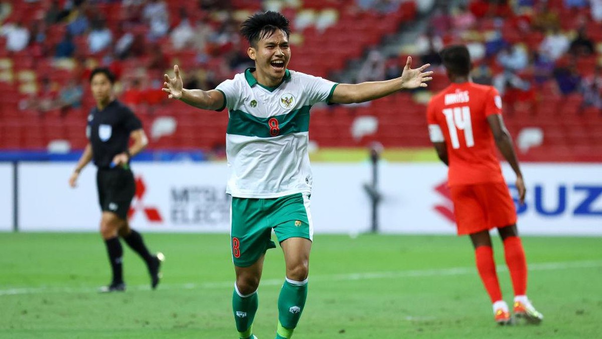 Aksi Witan Sulaeman di Piala AFF 2020. Foto: (Getty Images/Yong Teck Lim)