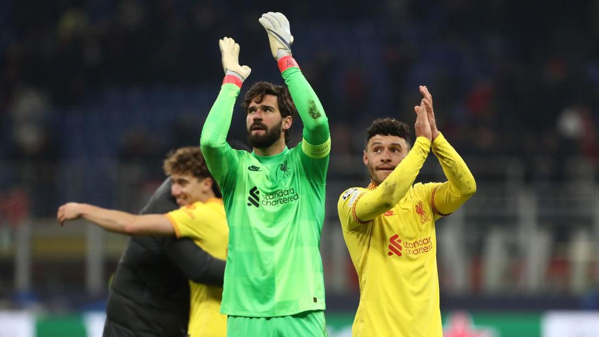 Alisson Becker ingin Liverpool lebih baik lagi (Getty Images/Marco Luzzani)