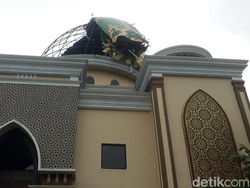 Angin Kencang di Bojonegoro Kelupas Kubah Masjid Hingga Tumbangkan Pohon