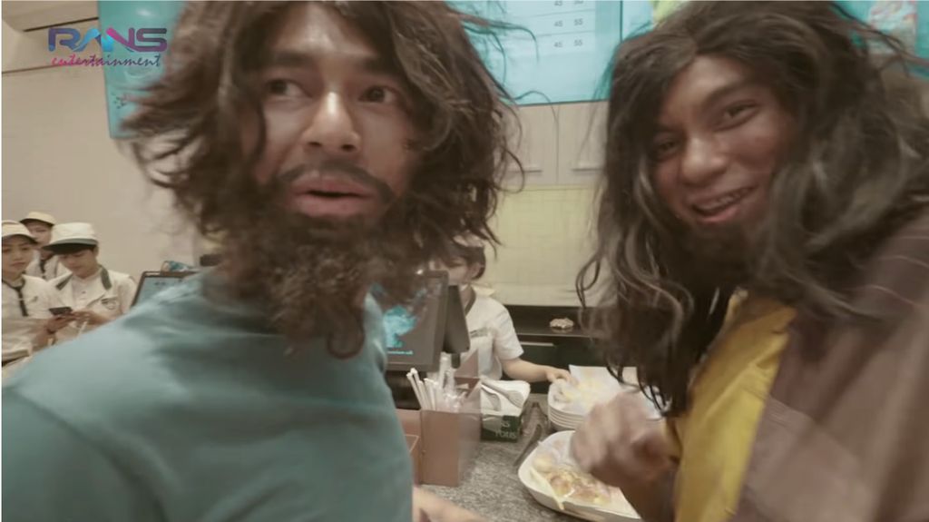 7 Foto Artis Pura-pura Jadi Gelandangan, Baim Wong Hingga Raffi Ahmad 7 Foto Artis Pura-pura Jadi Gelandangan, Baim Wong Hingga Raffi Ahmad