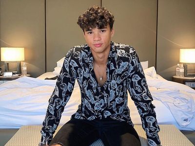 10 Gaya Stylish Ikhsan Fandi di Luar Lapangan, Hypebeast Hingga Bak Gentleman