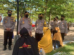 Kapolda Jabar Inspeksi Pantai Pangandaran, Ingatkan Prokes Wisatawan