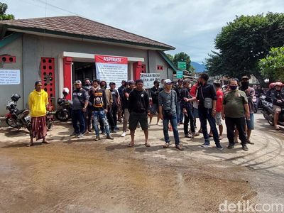 Ketika Tim Pemikul Jenazah Demo Kantor Distaru Kota Bandung