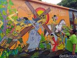 Melihat Mural Wayang Wahyu di Depan GKI Muntilan
