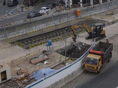 Penampakan Jalur Trem Kuno yang Ditemukan di Bawah Beton Proyek MRT